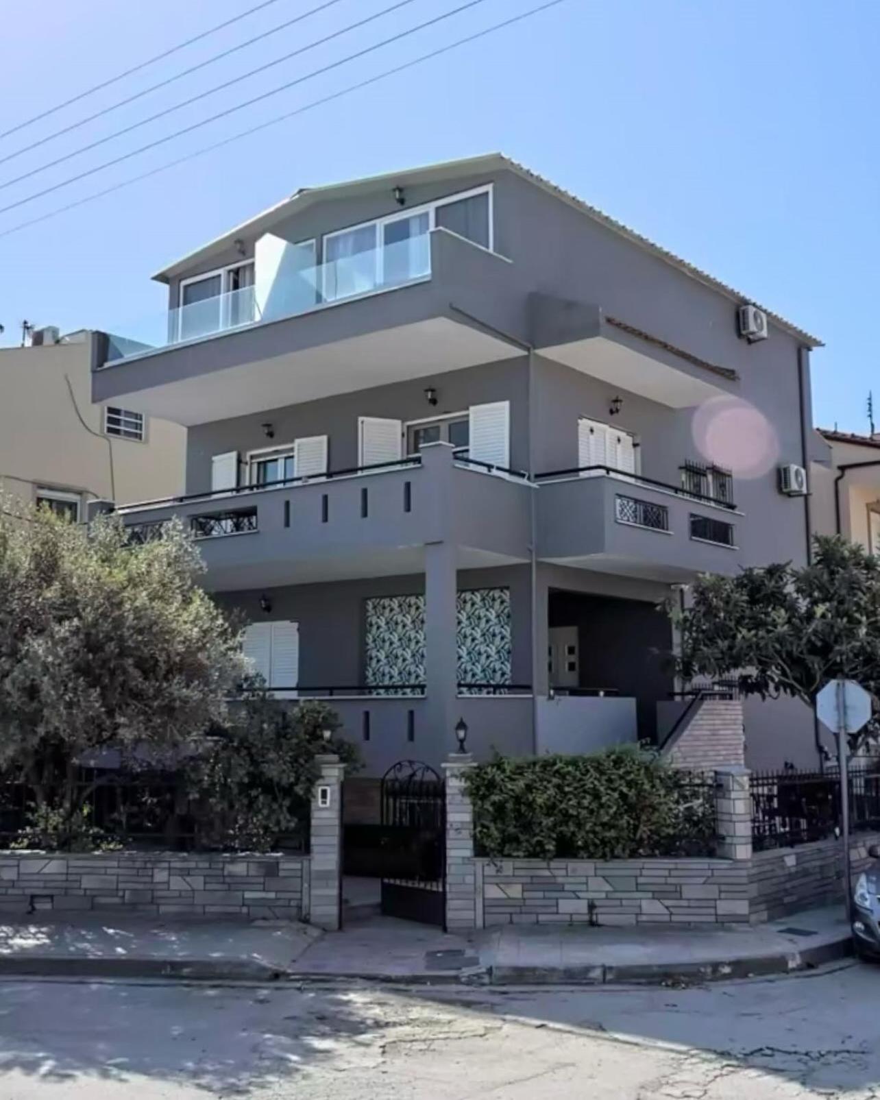 Glykanisos Suites Nea Peramos  Exterior photo
