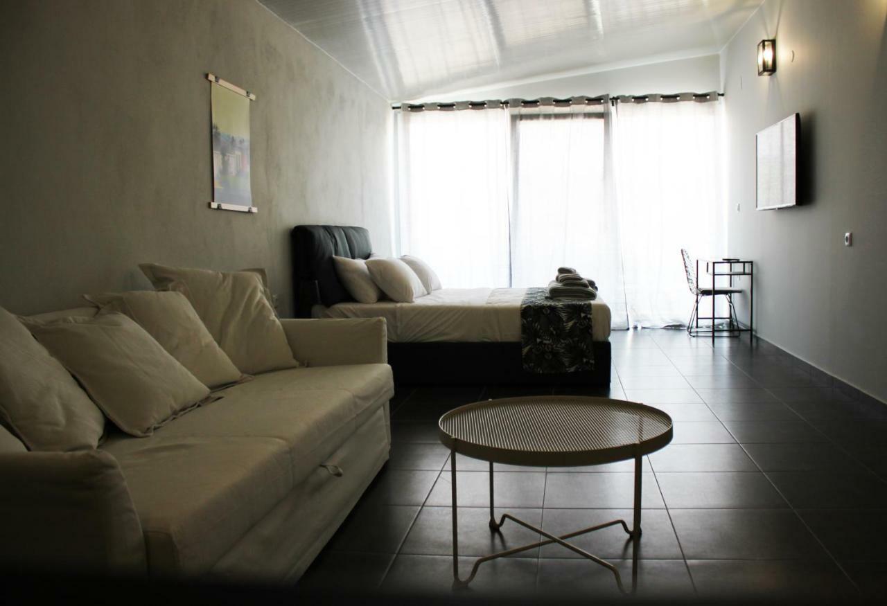 Glykanisos Suites Nea Peramos  Exterior photo